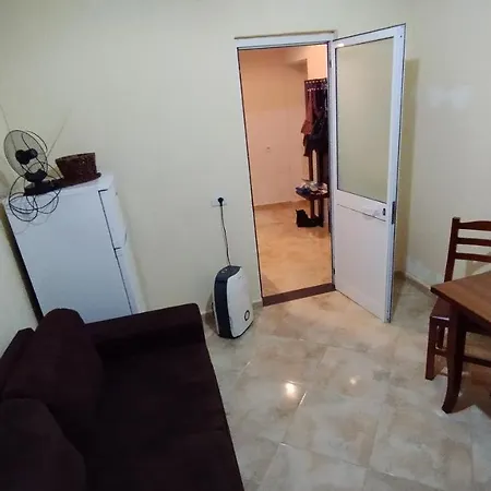 Apartament Tirane, Myslym Shyri *