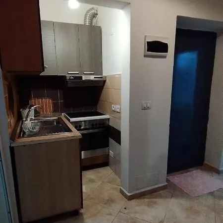 Tirane, Myslym Shyri דירה